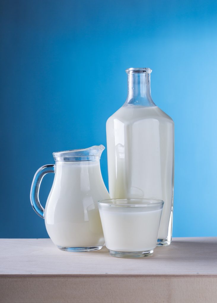 Milchprodukte finden häufig Verwendung bei der Eisherstellung