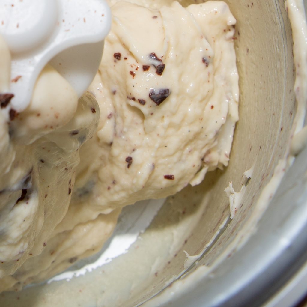 Nemox Gelatissimo Fast fertiges Stracciatella-Eis, das den Grundstein für meine Faszination zur Eisherstellung in Kindertagen gelegt hat