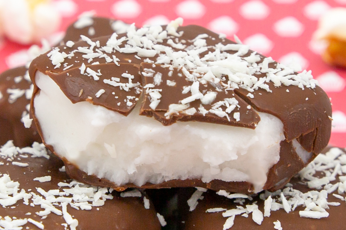 Make your own ice cream confection from coconut yoghurt - eis-macher.de