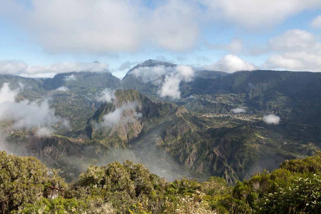 Die Insel Réunion bietet ideale klimatische Bedingungen für den Anbau und gab der Bourbon-Vanille ihren Namen.