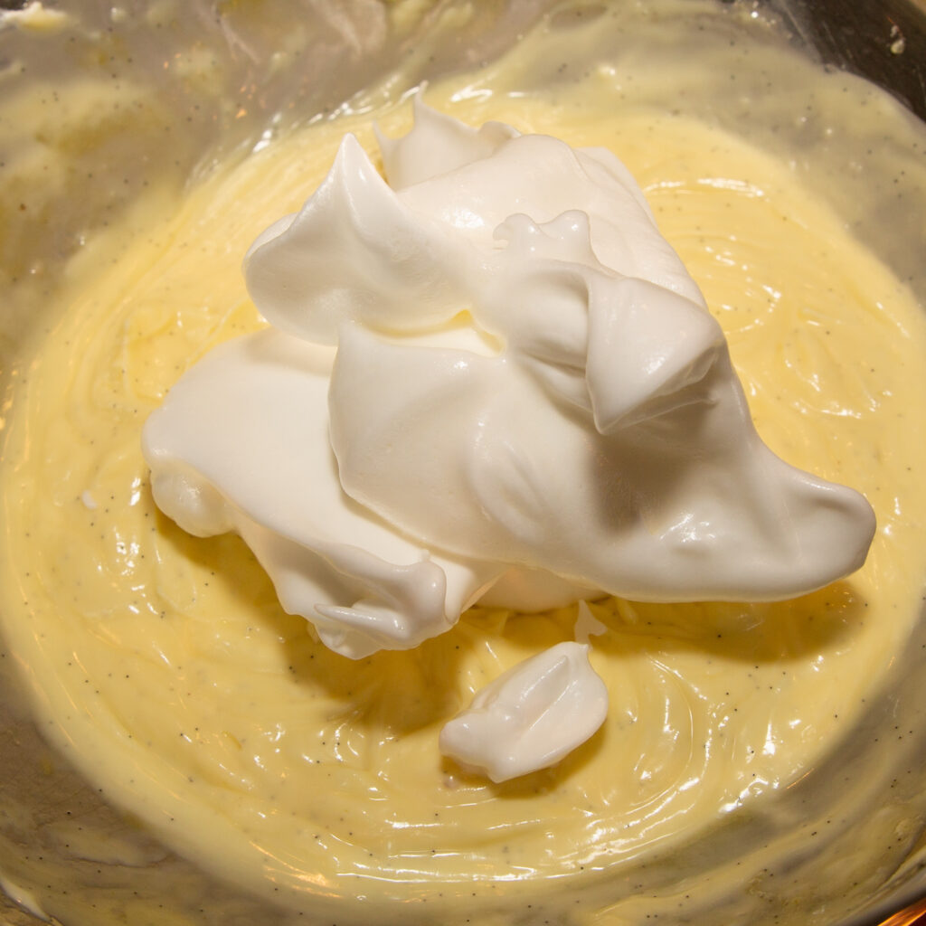 Fold in the stiffly beaten egg whites and the ice cream mixture for the tiramisu ice cream is ready.