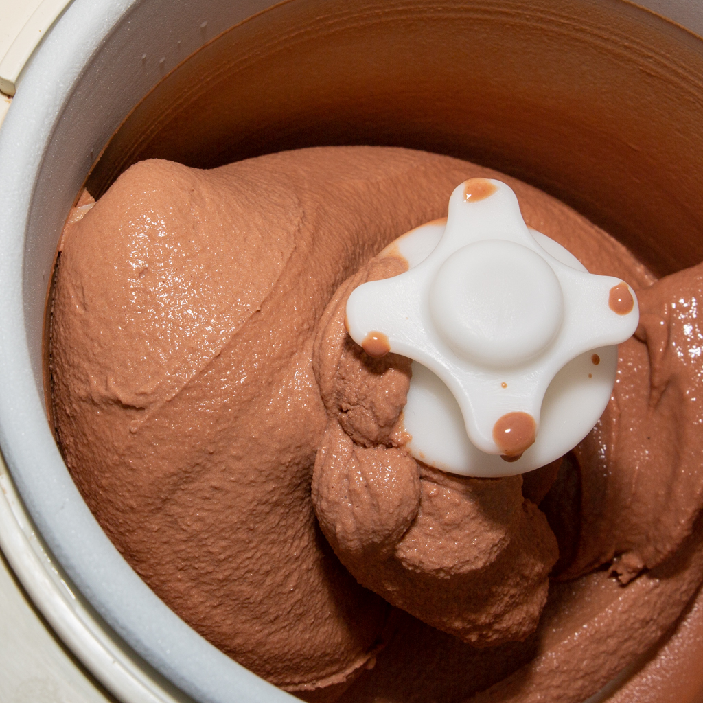 Cremiges Schokoladen-Eis ohne Zucker - eis-macher.de
